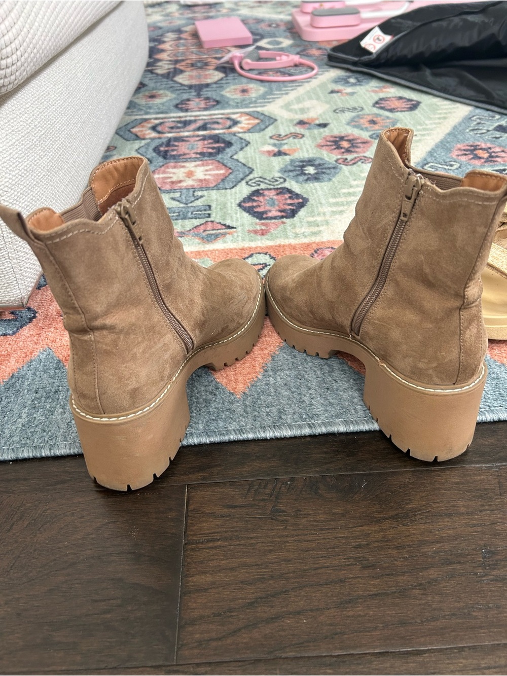 Universal Thread Tan Suede Platform Chelsea Boots - Picture 5 of 6